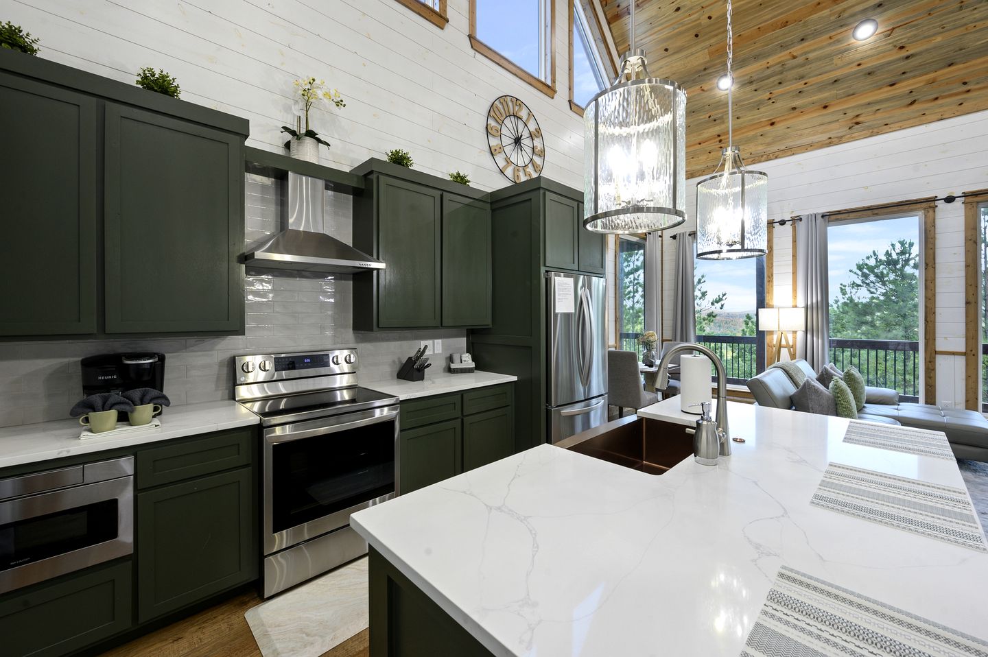 Treetop Cabin Getaway with Sauna, Hot Tub & Forest Views in Oklahoma