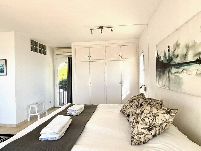 Vacation Rentals (Spain, --, --)