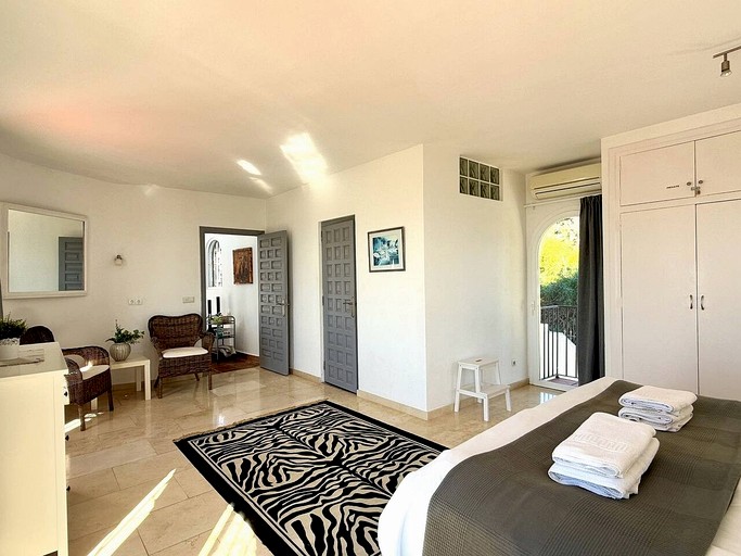 Vacation Rentals (Spain, --, --)