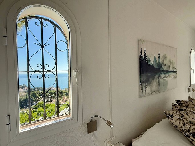 Vacation Rentals (Spain, --, --)