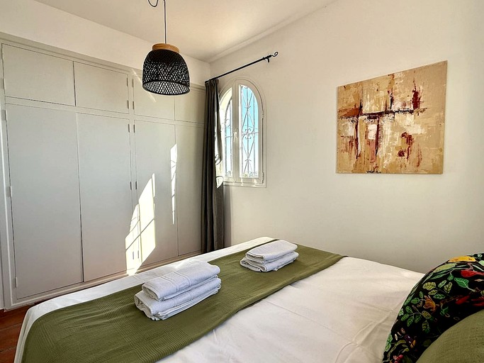 Vacation Rentals (Spain, --, --)