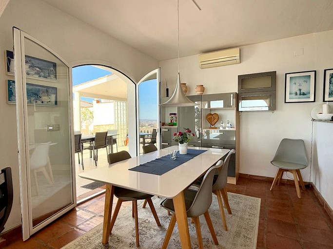 Vacation Rentals (Spain, --, --)