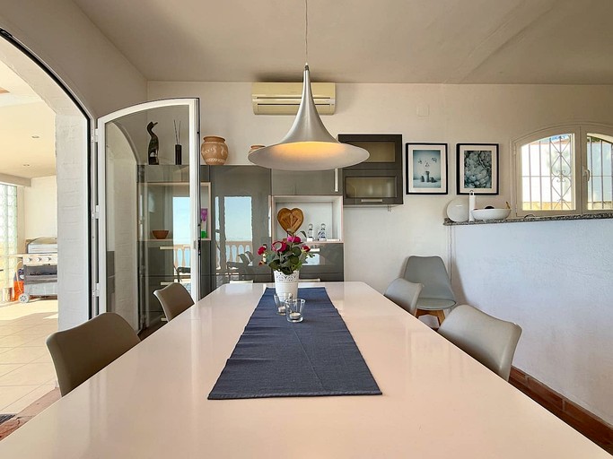 Vacation Rentals (Spain, --, --)