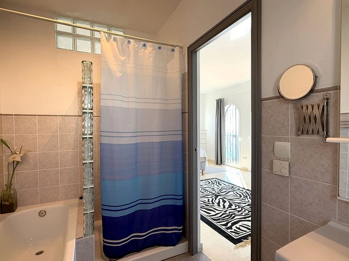 Vacation Rentals (Spain, --, --)