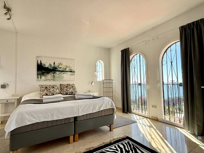 Vacation Rentals (Spain, --, --)