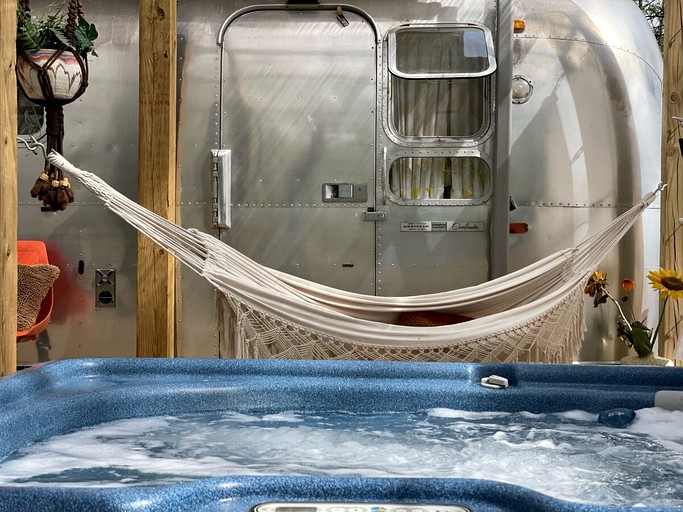 Caravans (United States of America, Berryville, Arkansas)