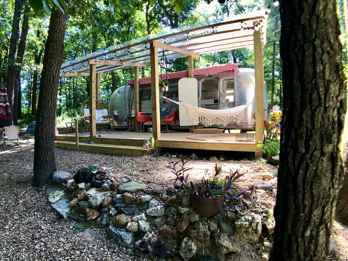 Caravans (United States of America, Berryville, Arkansas)