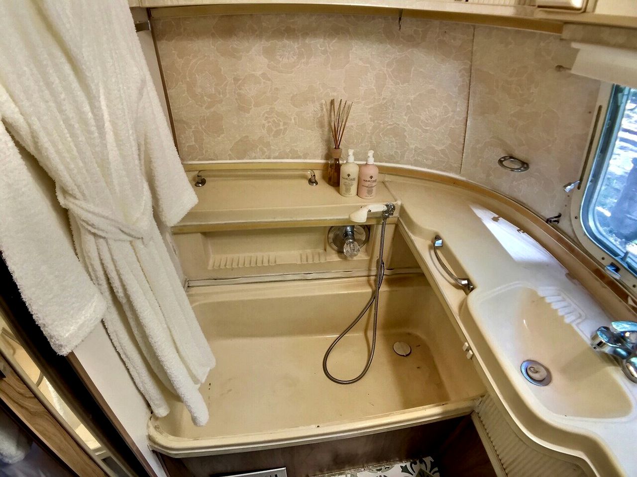 Original Retreat: Experience Arkansas in Style with Hot Tub Rental