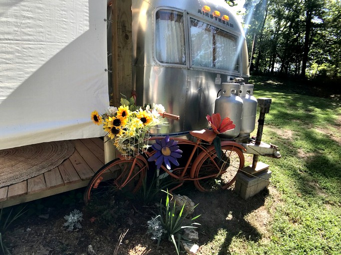 Caravans (United States of America, Berryville, Arkansas)