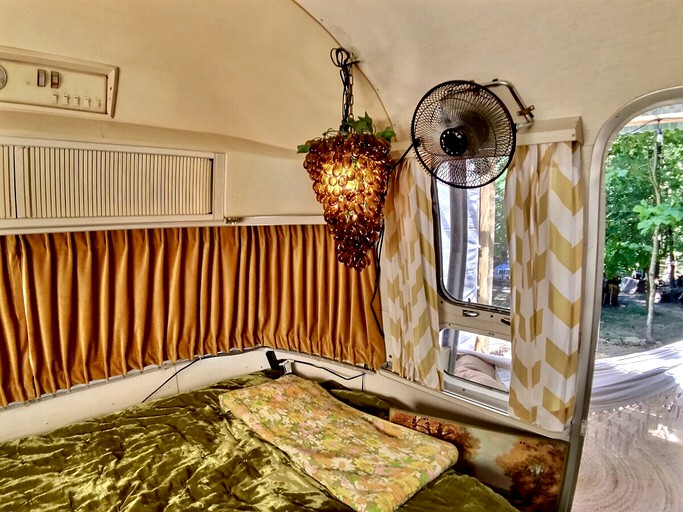 Caravans (United States of America, Berryville, Arkansas)