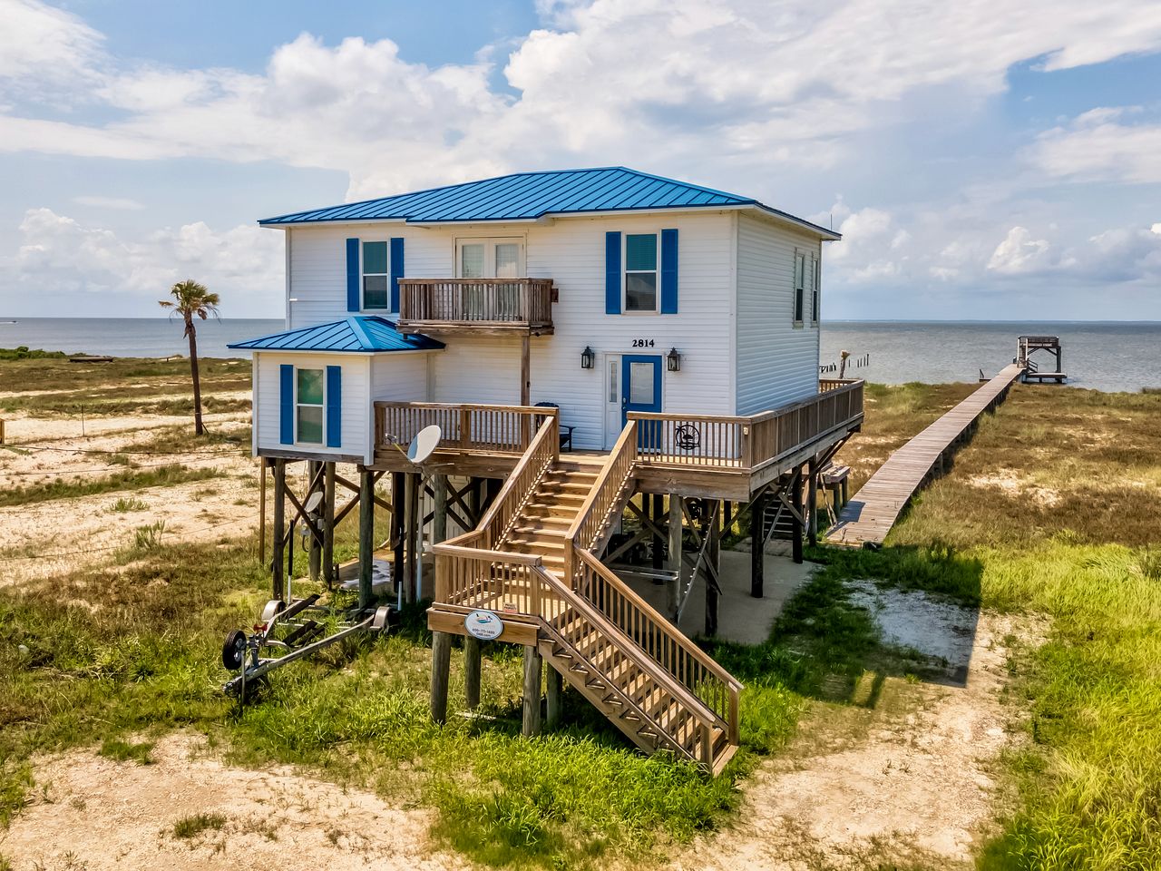 Spectacular Oceanfront Beach House with Hot-tub in Dauphin Island, Alabama