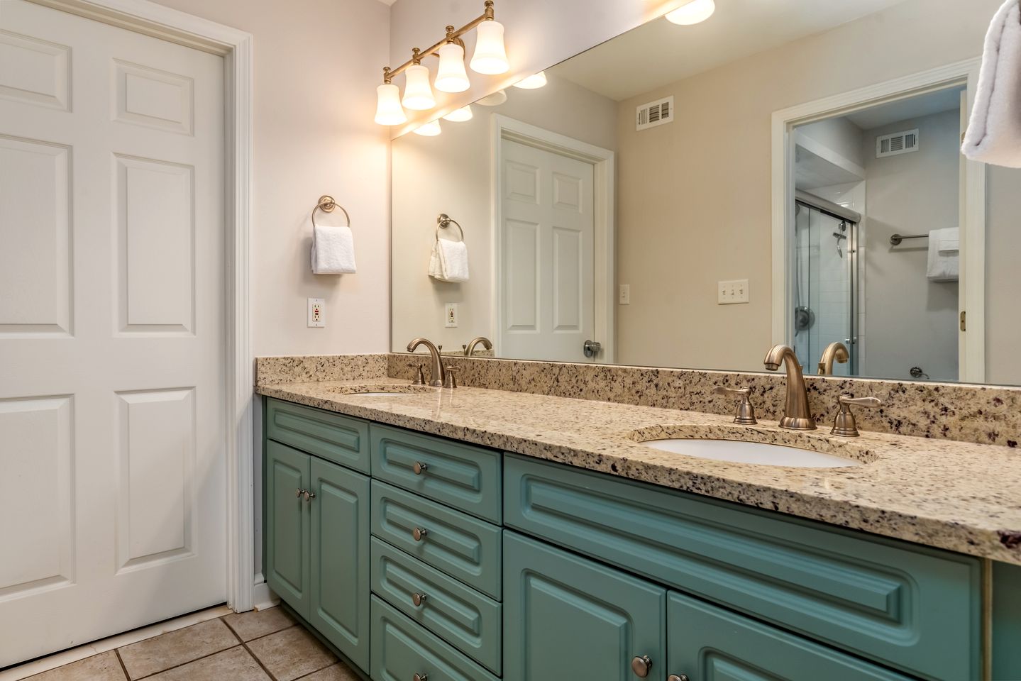 Spectacular Oceanfront Beach House with Hot-tub in Dauphin Island, Alabama