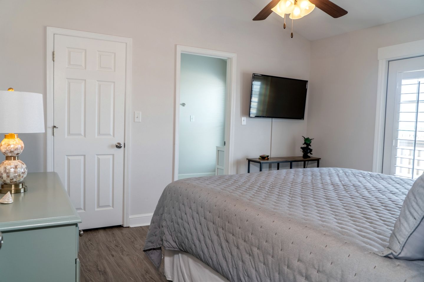 Spectacular Oceanfront Beach House with Hot-tub in Dauphin Island, Alabama