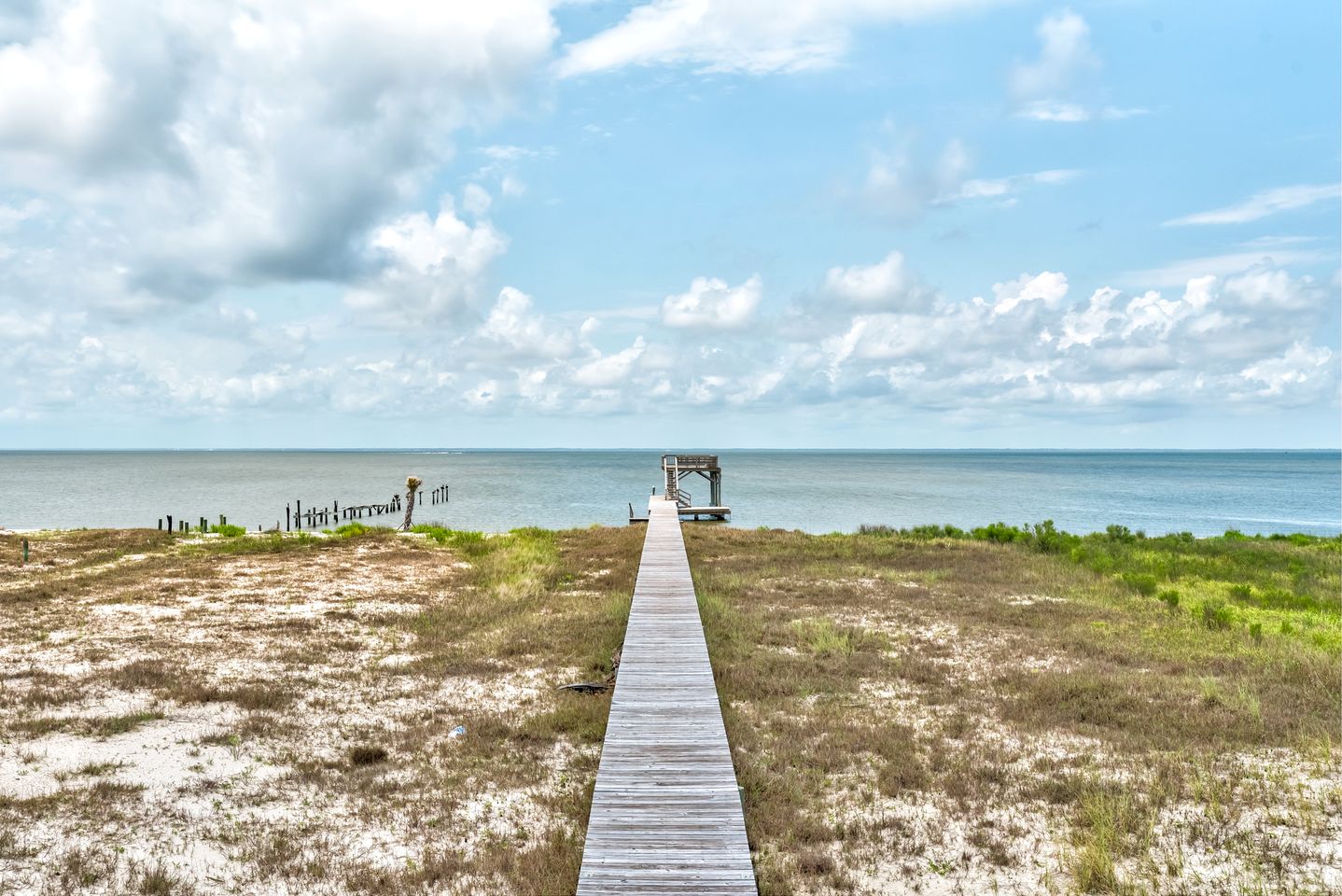 Spectacular Oceanfront Beach House with Hot-tub in Dauphin Island, Alabama