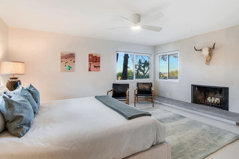 RU Dreamcatcher The Seeker's Portal Experience w/Spa, Vacation Rentals, Yucca Valley, United