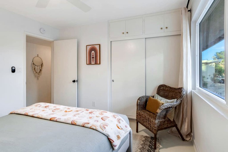 RU Dreamcatcher The Seeker's Portal Experience w/Spa, Vacation Rentals, Yucca Valley, United