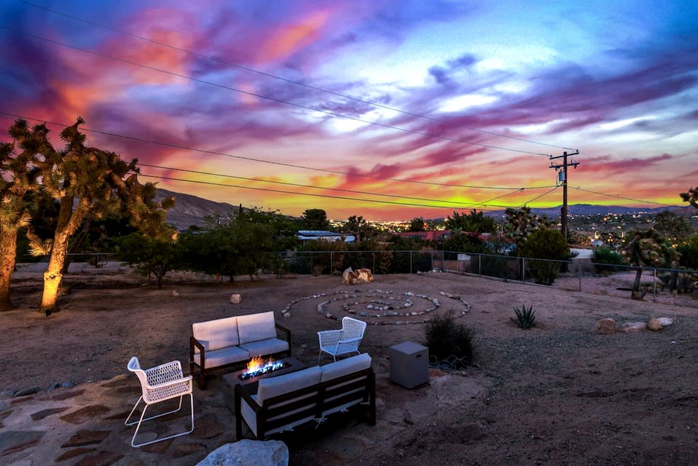 RU Dreamcatcher The Seeker's Portal Experience w/Spa, Vacation Rentals, Yucca Valley, United