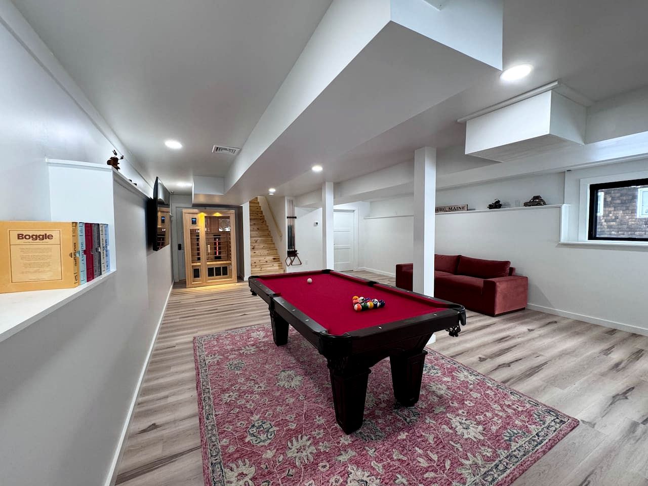 Spectacular Lakefront Villa with Pool Table, Sauna, Jacuzzi and Breathtaking Views in Maine