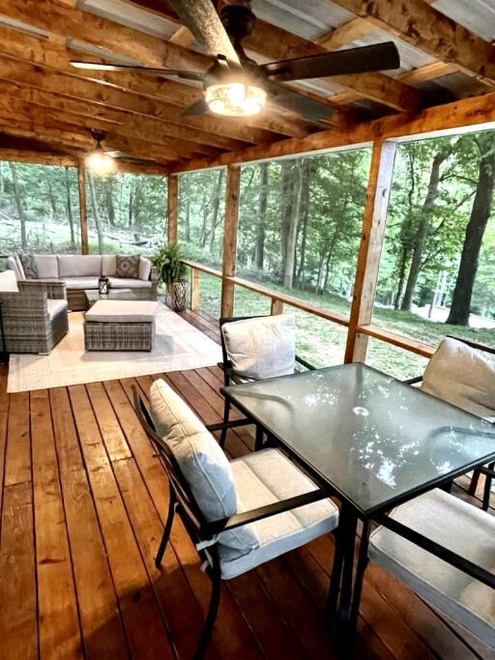 Outstanding Lakefront Cottage with Fire Pit in Cadiz, Kentucky