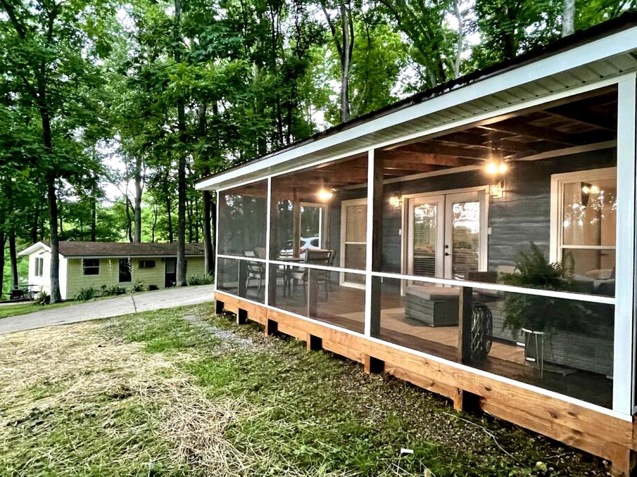 Outstanding Lakefront Cottage with Fire Pit in Cadiz, Kentucky