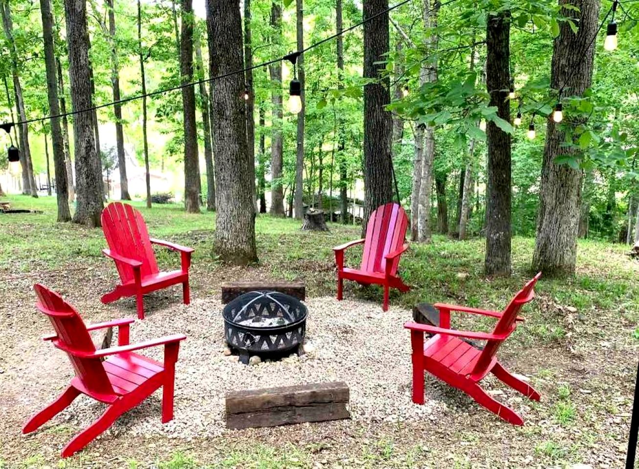Outstanding Lakefront Cottage with Fire Pit in Cadiz, Kentucky