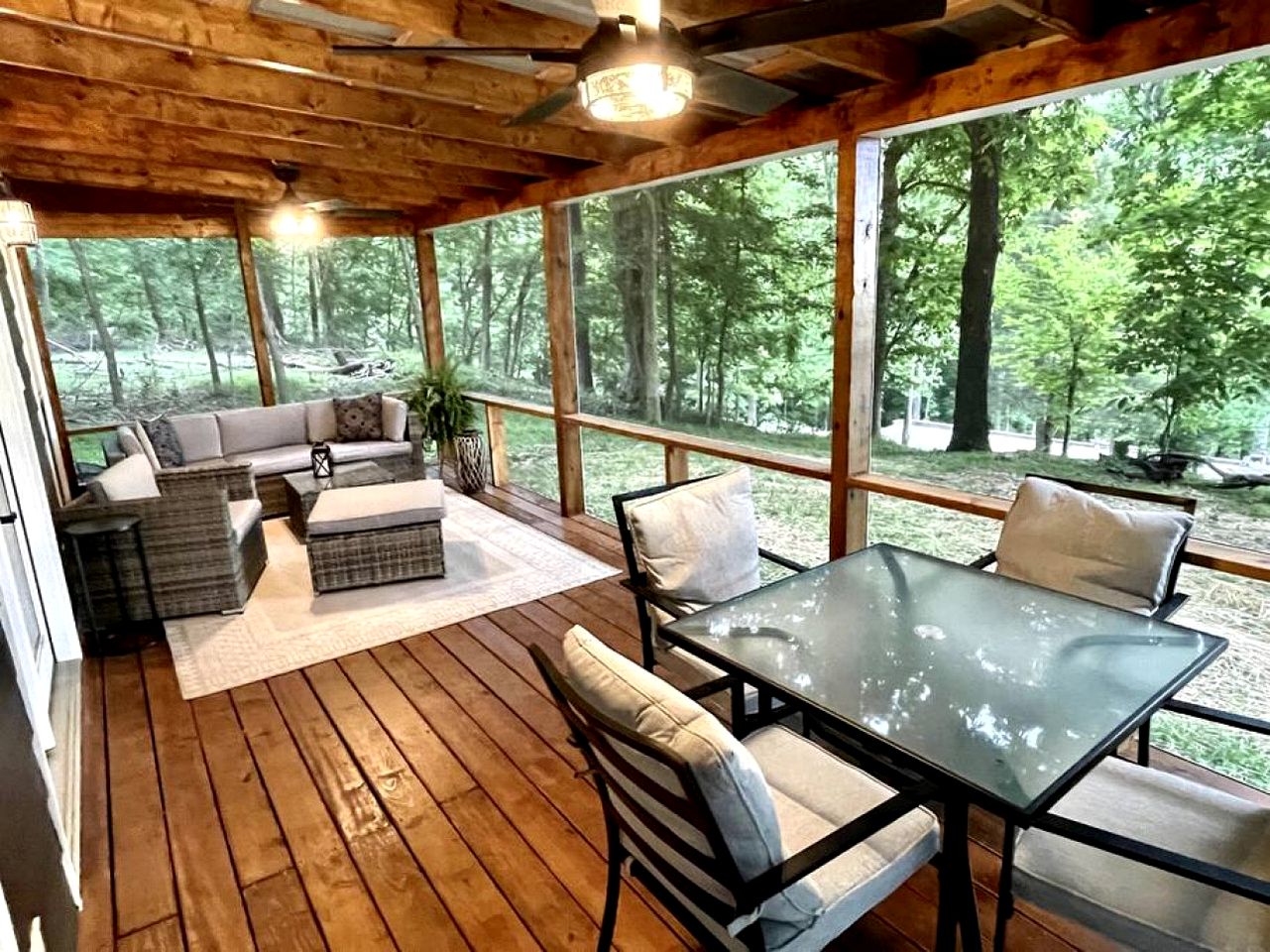 Outstanding Lakefront Cottage with Fire Pit in Cadiz, Kentucky