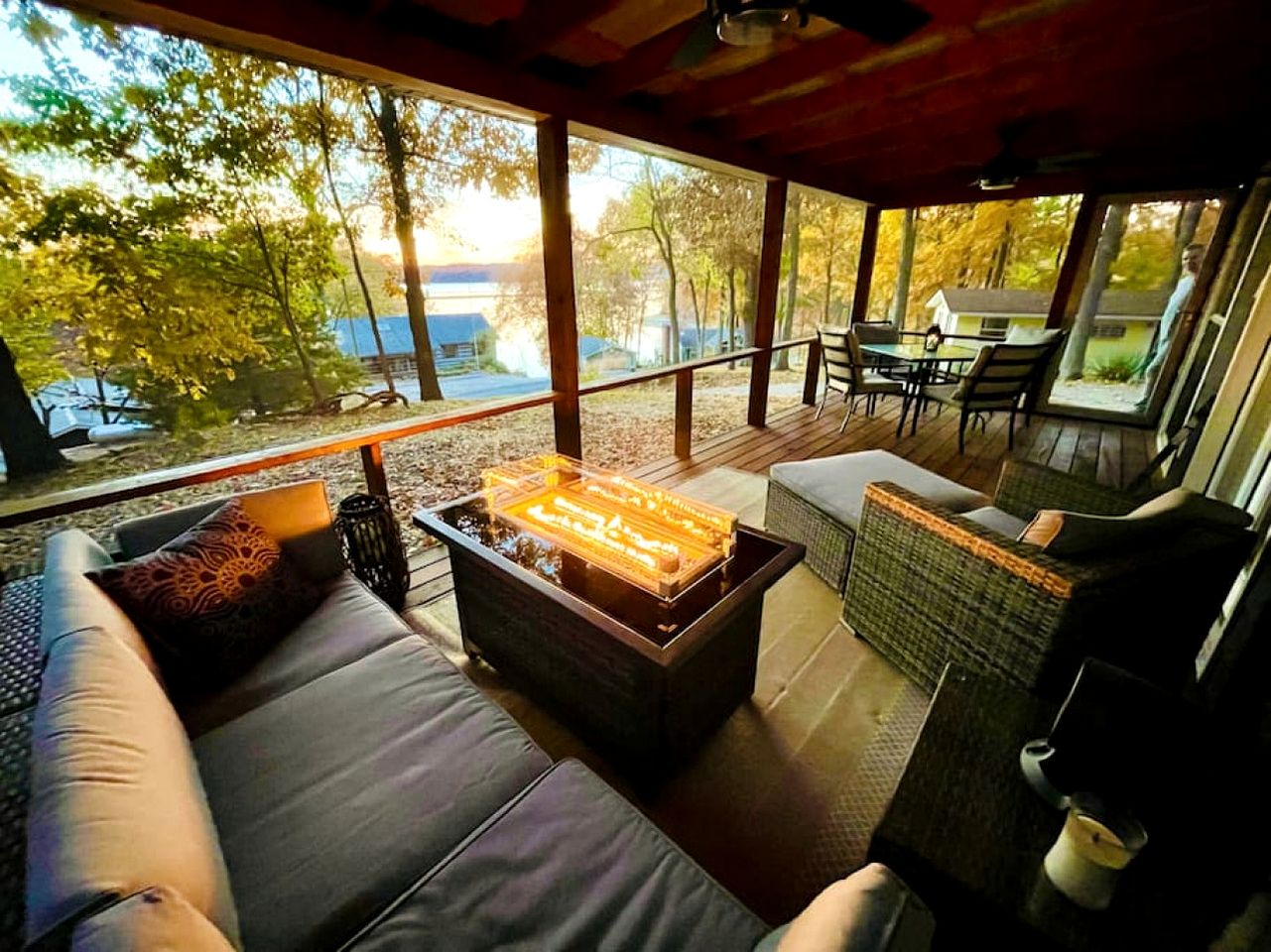 Outstanding Lakefront Cottage with Fire Pit in Cadiz, Kentucky