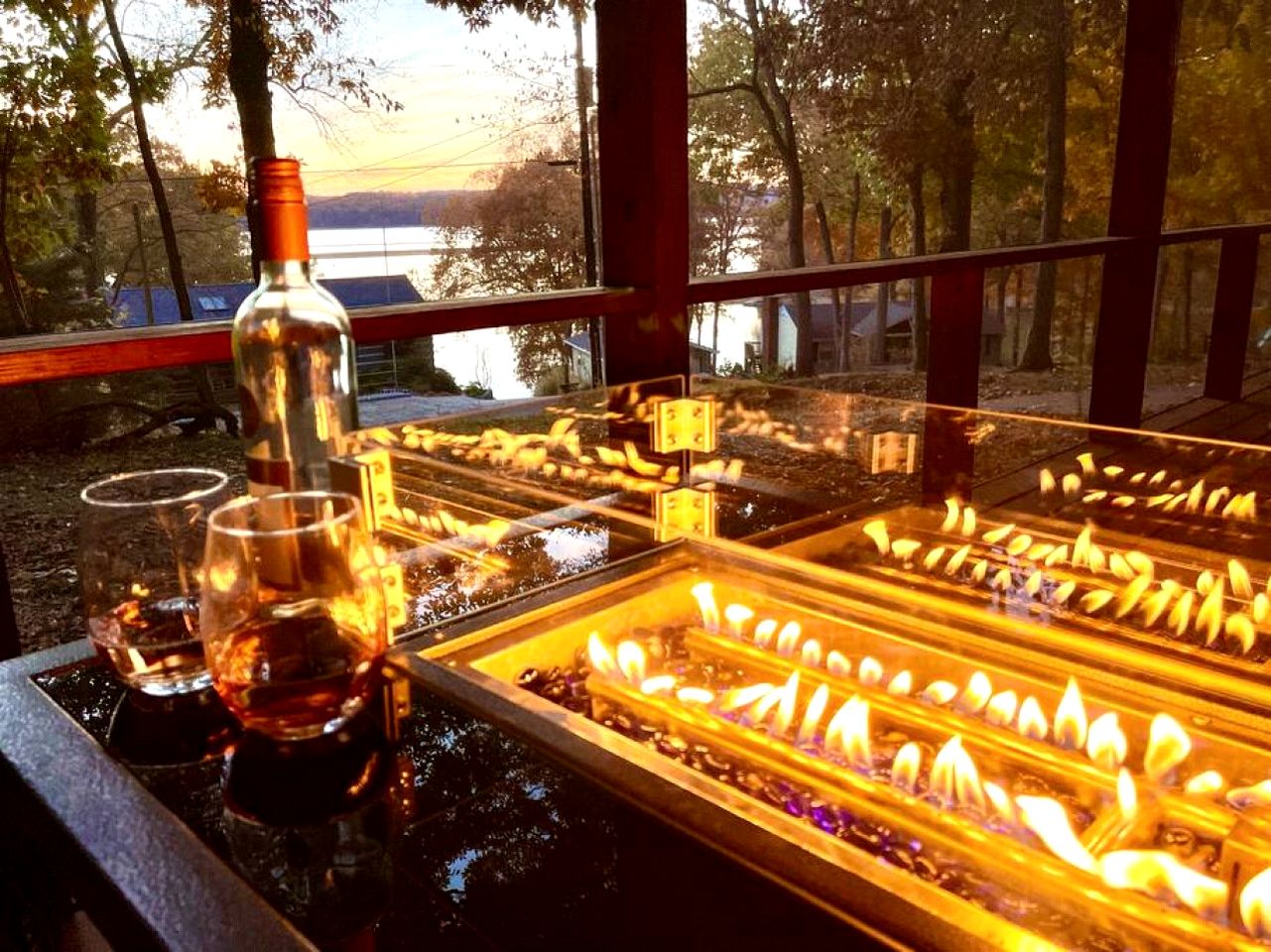 Outstanding Lakefront Cottage with Fire Pit in Cadiz, Kentucky