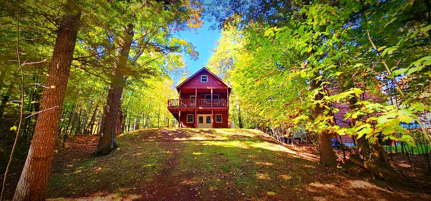Dreamy Lofted Cabin with Direct Lake Access in Maine