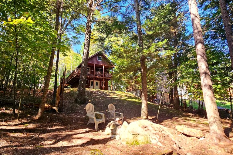 Dreamy Lofted Cabin with Direct Lake Access in Maine