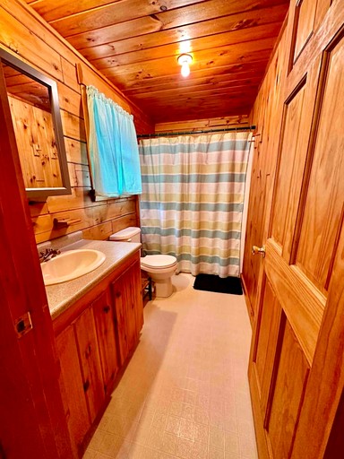 Cabins (United States of America, Beaver Cove, Maine)