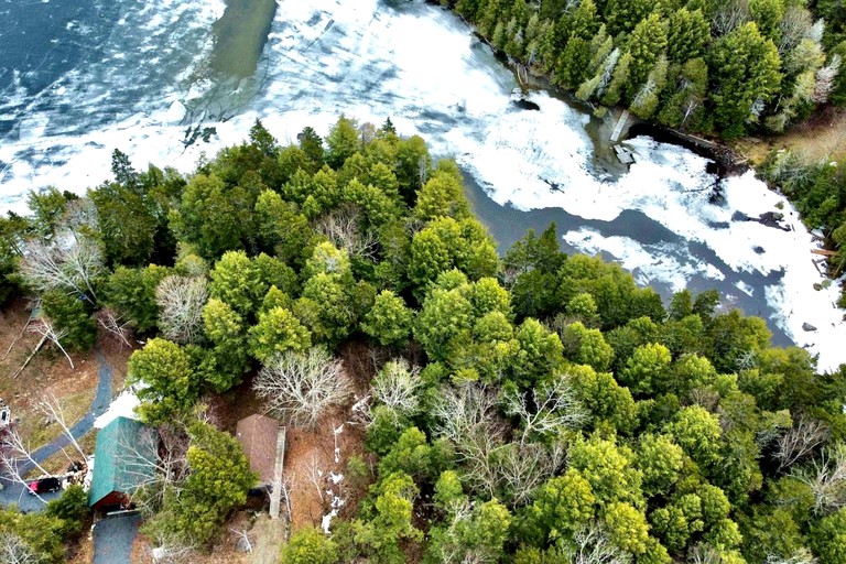 Cabins (United States of America, Beaver Cove, Maine)