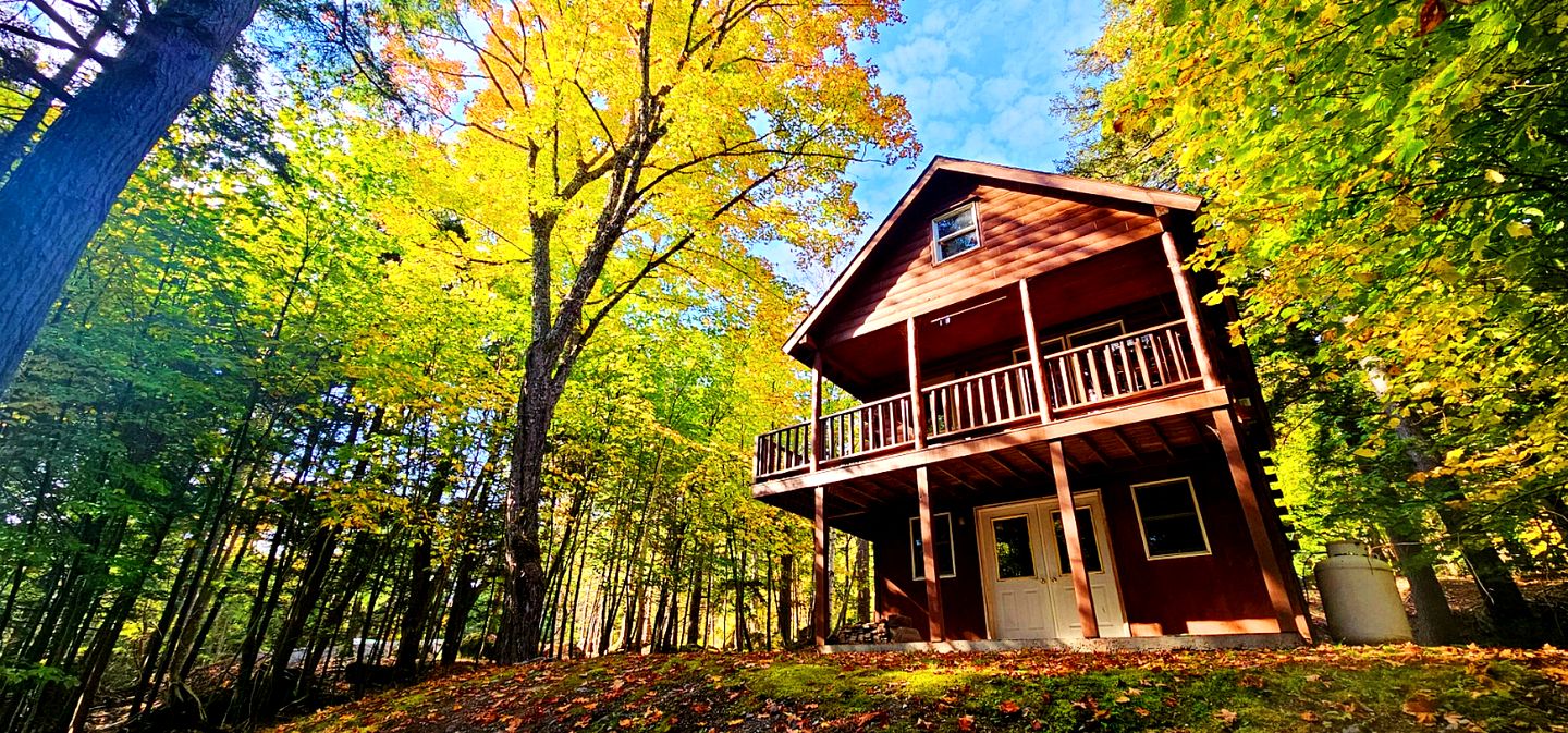 Dreamy Lofted Cabin with Direct Lake Access in Maine