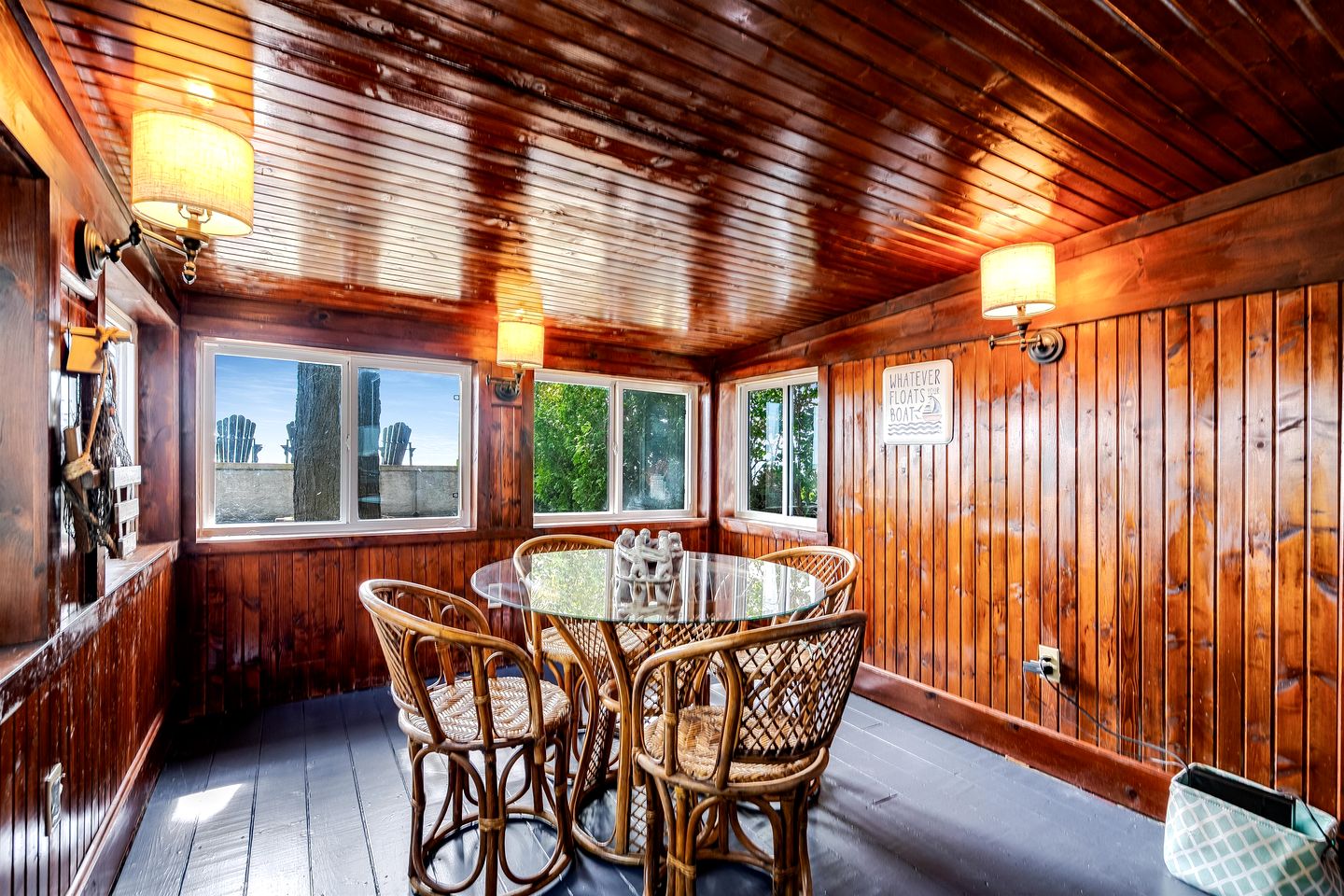 Cozy Rustic-Modern Cabin Escape with Lake Views & Fire Pit Nights in Ontario, Canada