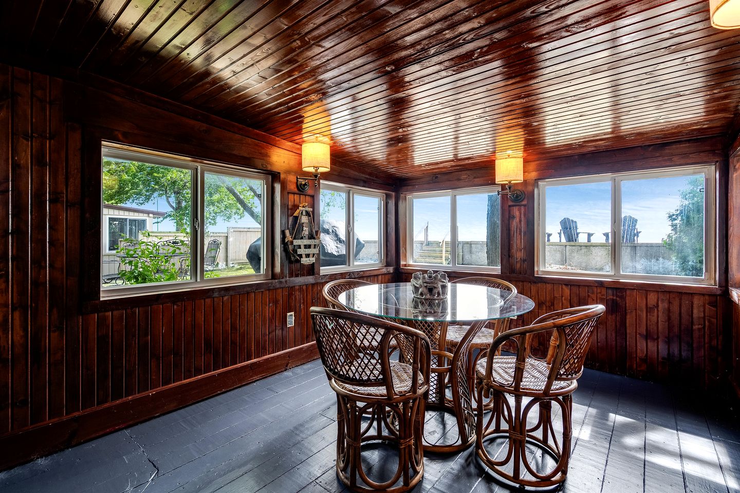 Cozy Rustic-Modern Cabin Escape with Lake Views & Fire Pit Nights in Ontario, Canada