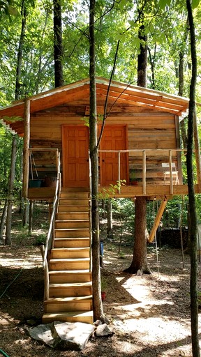 Dreamy Treehouse Cabin Oasis Near Piney River, Tennessee
