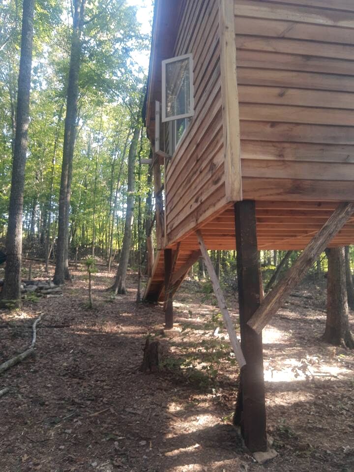 Dreamy Treehouse Cabin Oasis Near Piney River, Tennessee