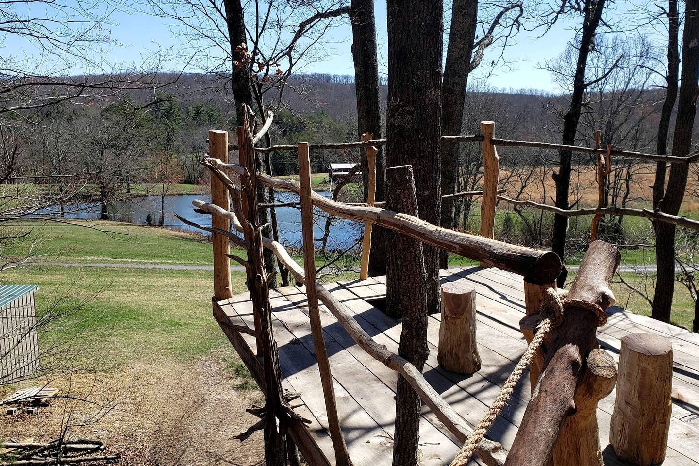 Dreamy Treehouse Cabin Oasis Near Piney River, Tennessee