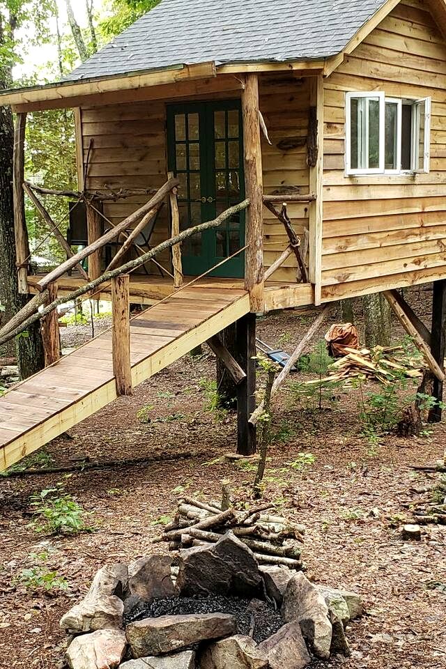 Dreamy Treehouse Cabin Oasis Near Piney River, Tennessee