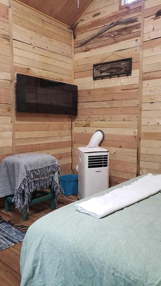 Dreamy Treehouse Cabin Oasis Near Piney River, Tennessee