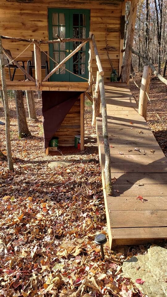 Dreamy Treehouse Cabin Oasis Near Piney River, Tennessee