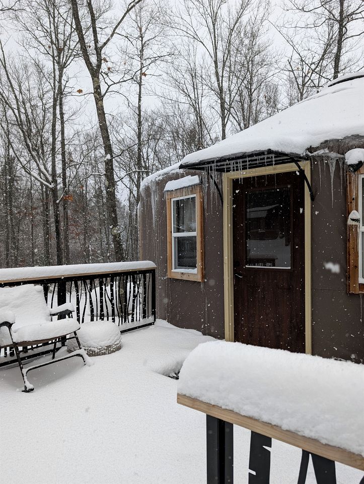 Pet Friendly Yurt with a Shared Sauna House in Northern Wisconsin, Ideal for a Weekend Escape in the Wilderness