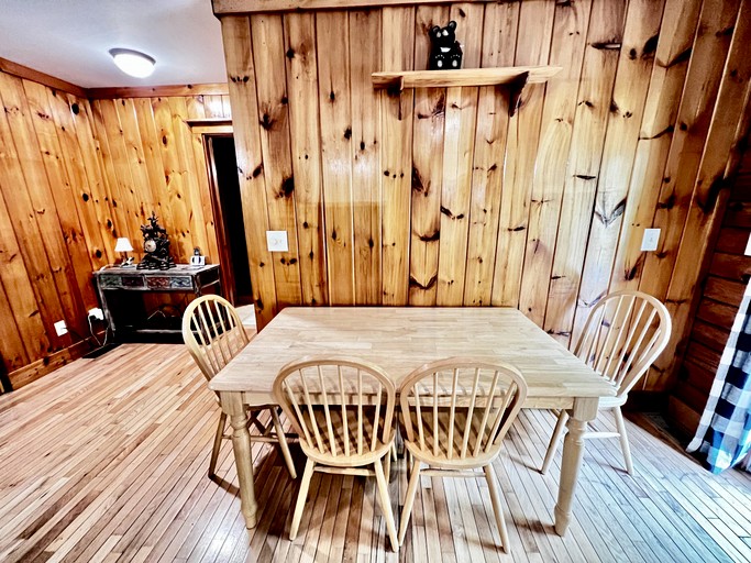 Cabins (United States of America, Jamaica, Vermont)