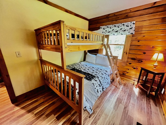Cabins (United States of America, Jamaica, Vermont)