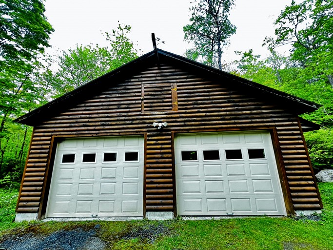 Cabins (United States of America, Jamaica, Vermont)