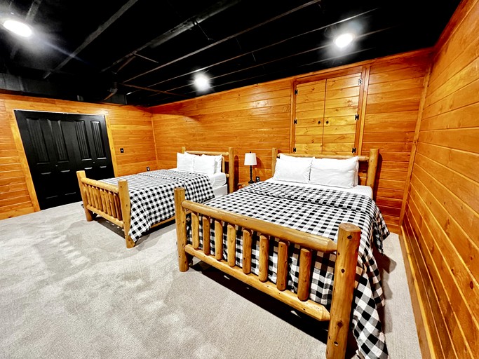 Cabins (United States of America, Jamaica, Vermont)
