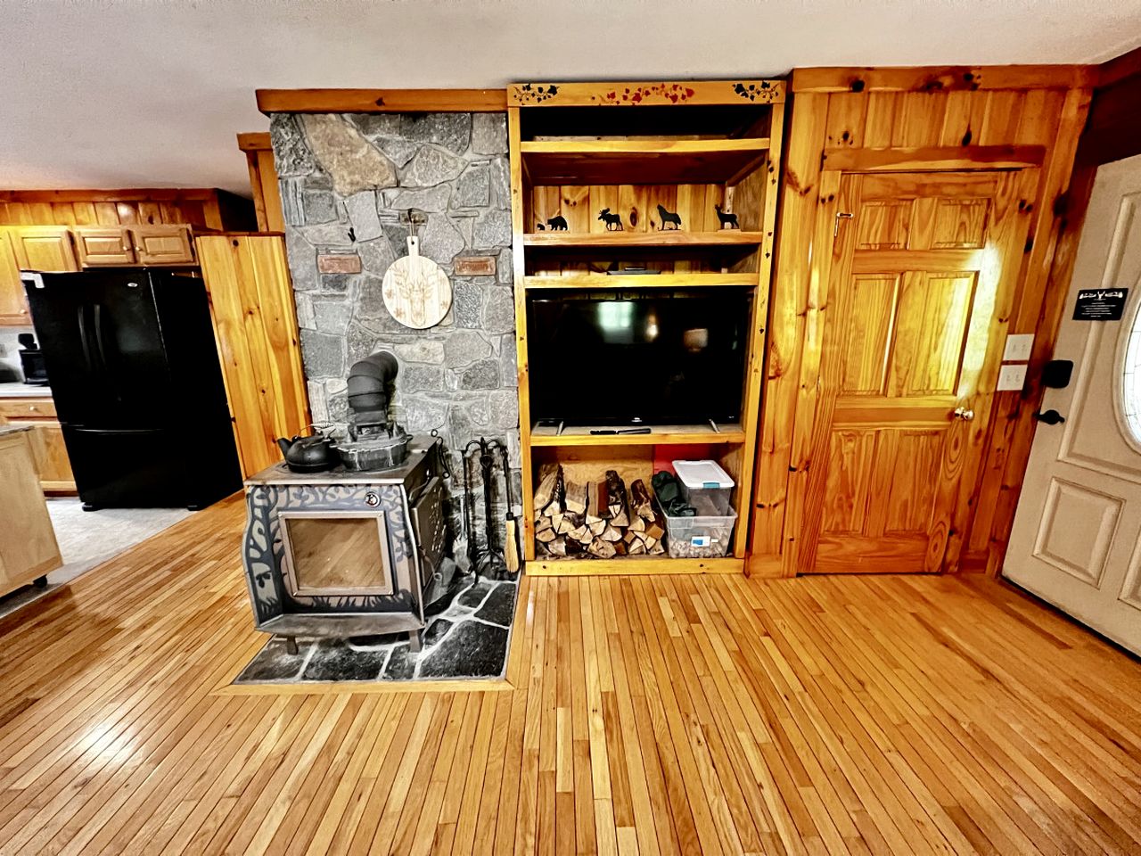 Amazing Secluded Wooden Cabin Nestled Amidst Trees in Jamaica, Vermont
