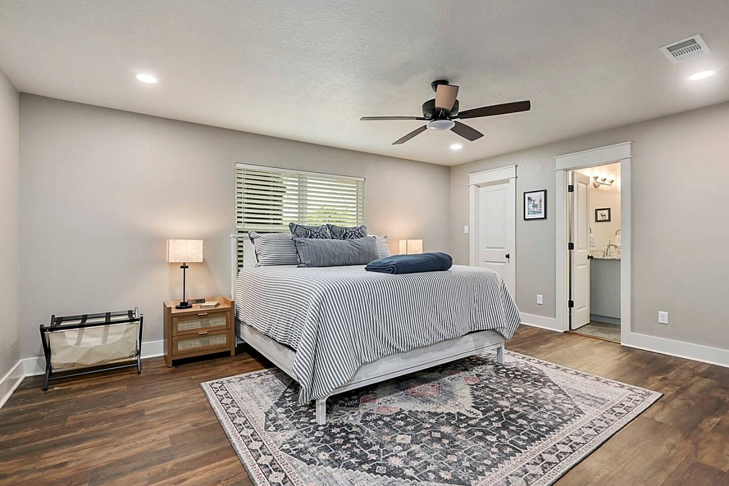 Gorgeous Family Cottage Ideal to Stargaze from the Deck in Texas