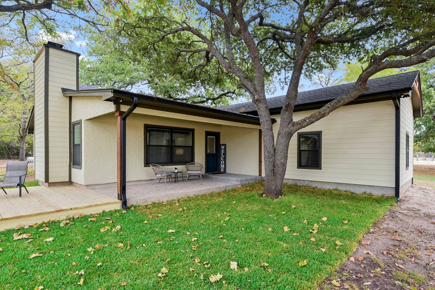 Gorgeous Family Cottage Ideal to Stargaze from the Deck in Texas