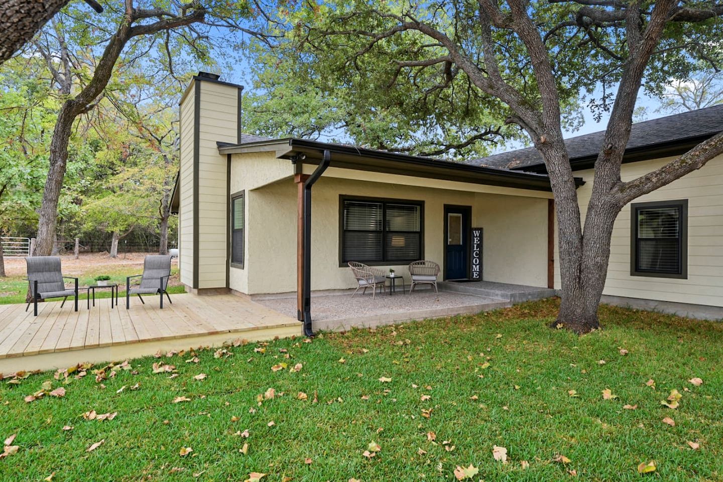 Gorgeous Family Cottage Ideal to Stargaze from the Deck in Texas